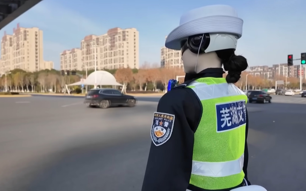First robot traffic officer in the world is put on duty in China