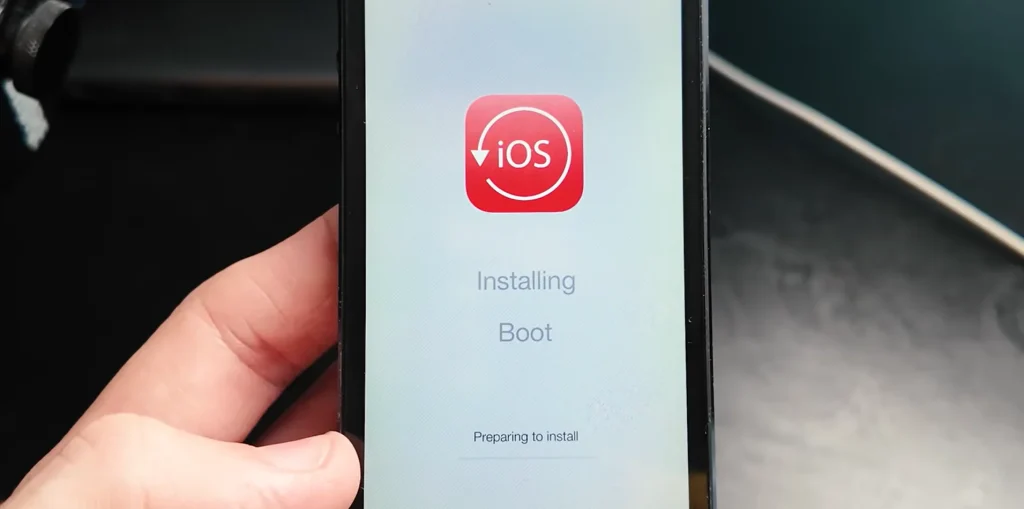 Australian shows what happens when you force an iPhone to run 2 versions of iOS and it got very interesting
