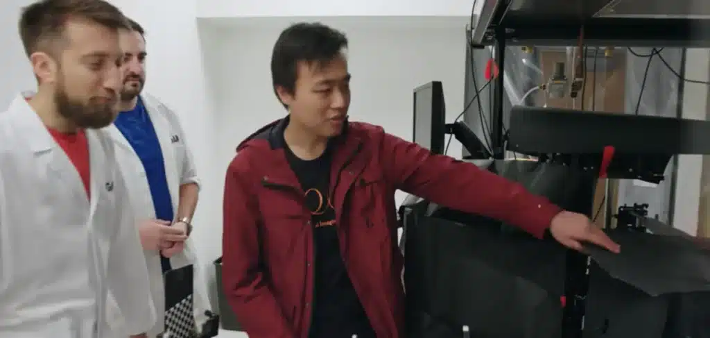 YouTubers caught the speed of light on camera at 10 trillion frames per second
