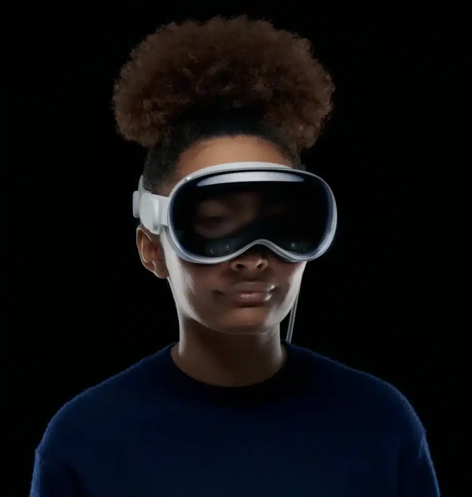 POV video shows how the Apple Vision glasses work in public