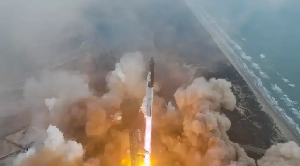 Shockwaves from SpaceX's giant Starship rocket incredibly caught on camera