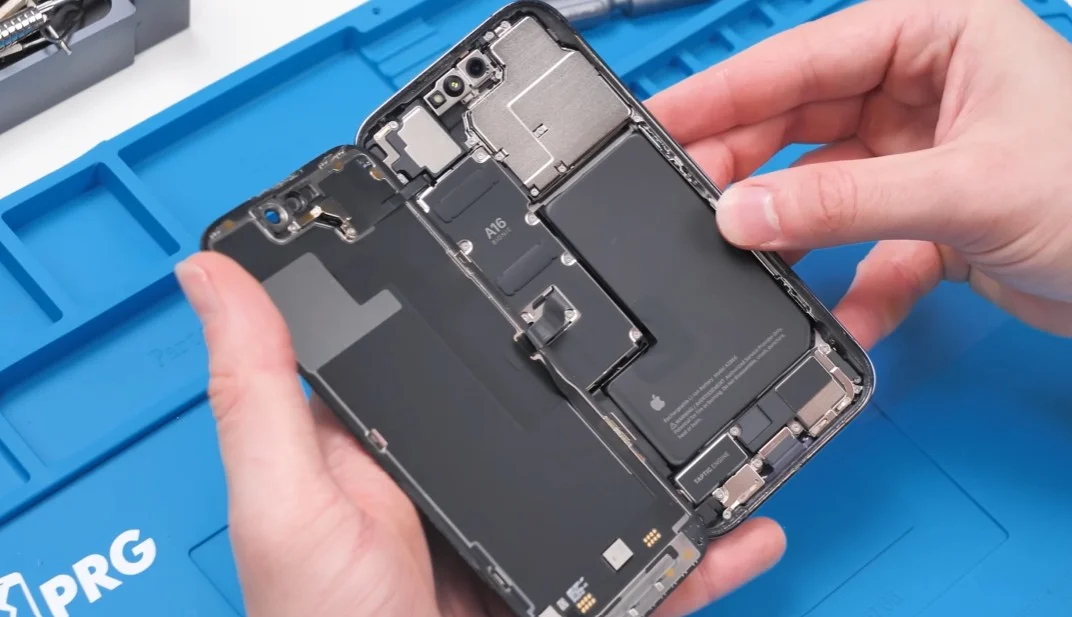 Man buys two Temu refurbished iPhones and opens them up to see what's inside them