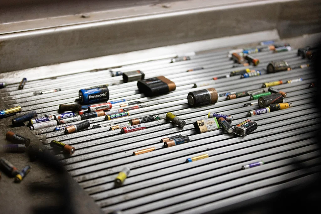 Rechargeable solar battery found to outperform lithium-ion batteries in new research study