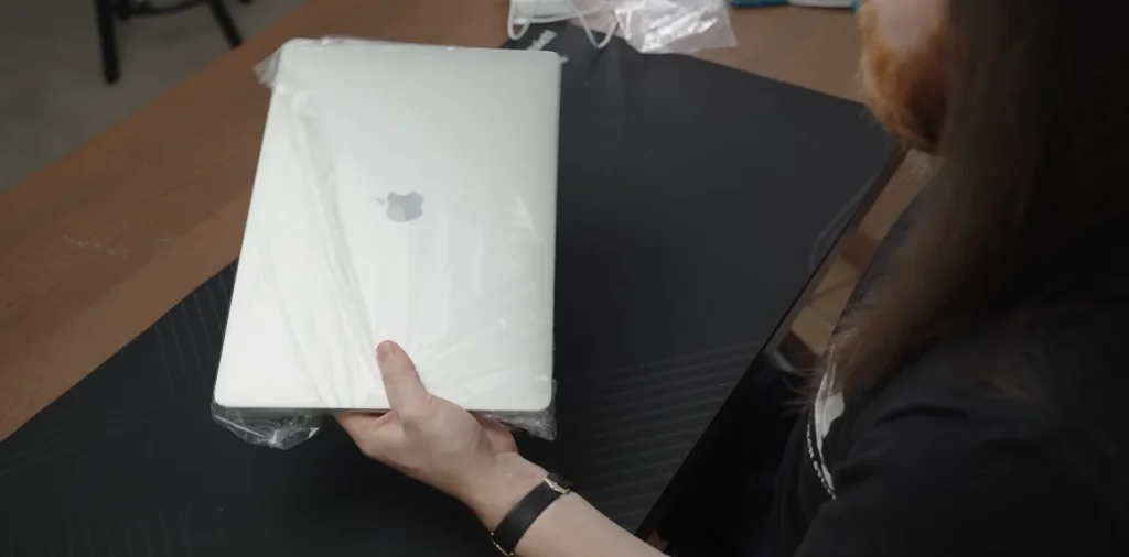 Man buys a 2018 MacBook Pro for $330 from Temu to see if it works as a budget laptop
