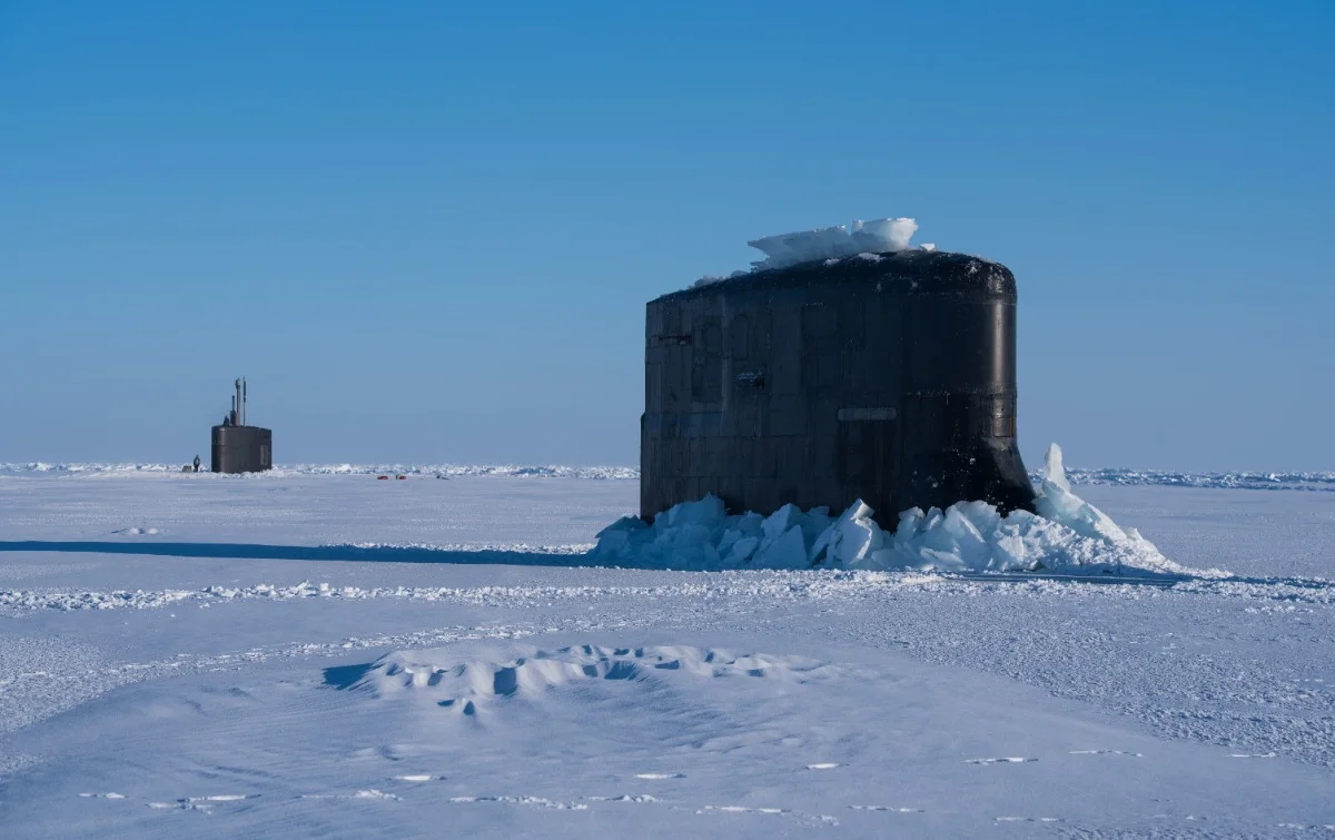 nuclear-submarine-smash-through-arctic-ice