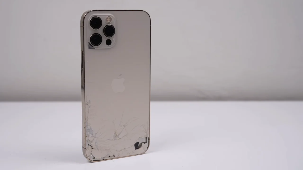 Man shows why iPhone repairs cost so much and it's all down to one part of the process