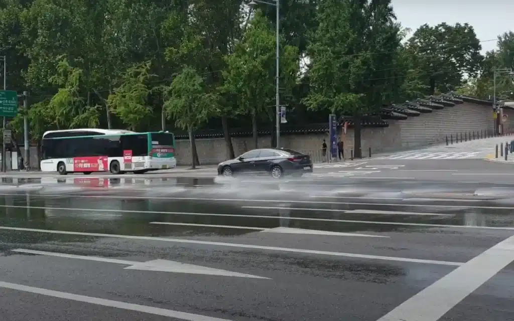 South Korea's self-cleaning streets are revolutionary. These smart streets help to regulate temperature in summer