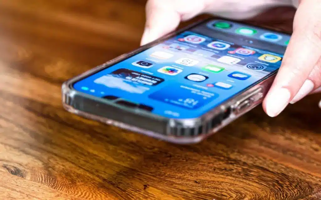 Former Apple employee says there's only one real way to save your iPhone's battery