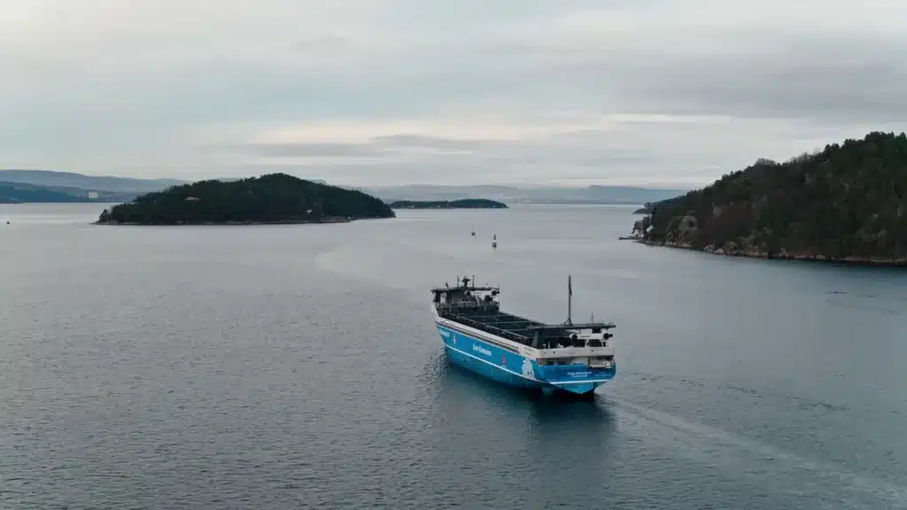 autonomous cargo ship