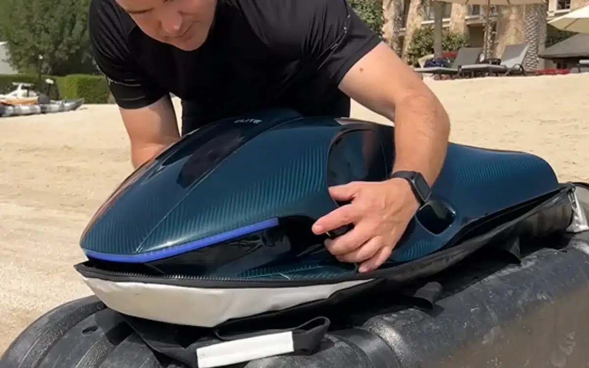 water-scooter-100-percent-carbon-fiber-only-one-in-world