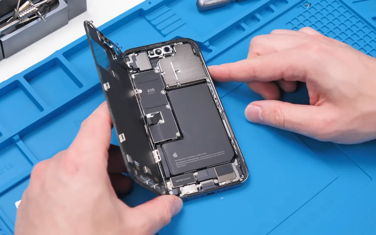 Man makes unexpected discovery while unboxing two refurbished iPhones from Temu