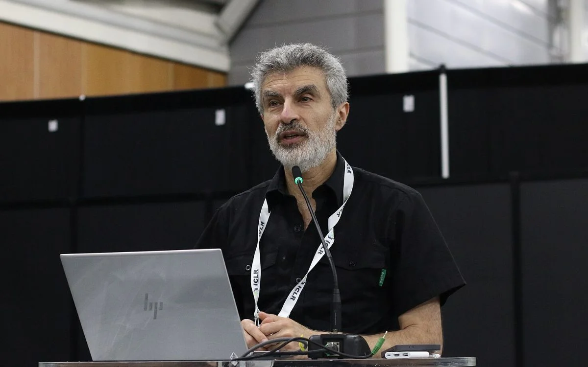 one-of-architects-of-ai-claims-hes-found-a-fix