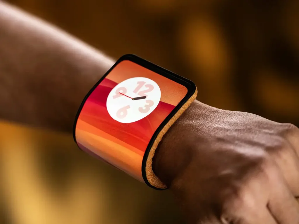 Motorola shows off bizarre smartphone concept that wraps around your wrist