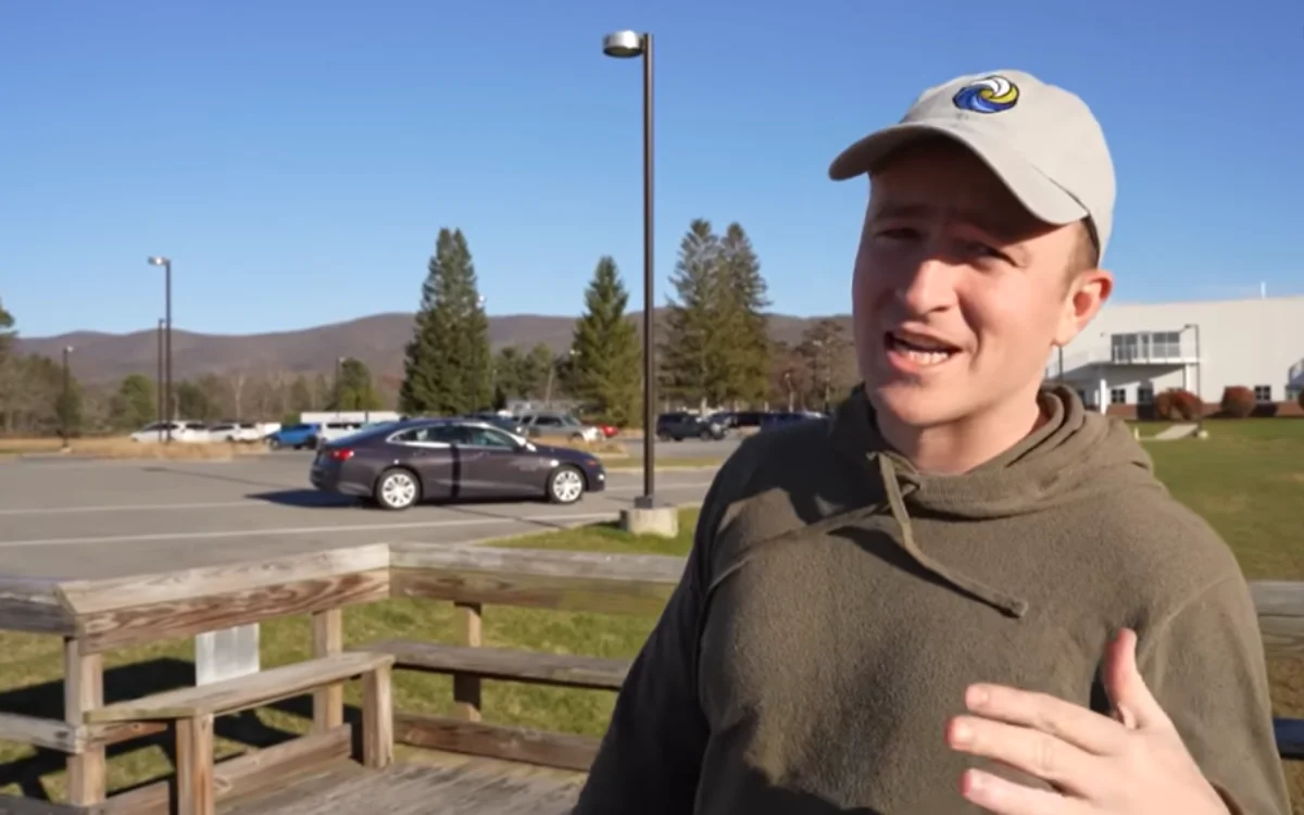 Man visits quiet US town that doesn't let anyone use technology like cell phones or cameras and was left amazed
