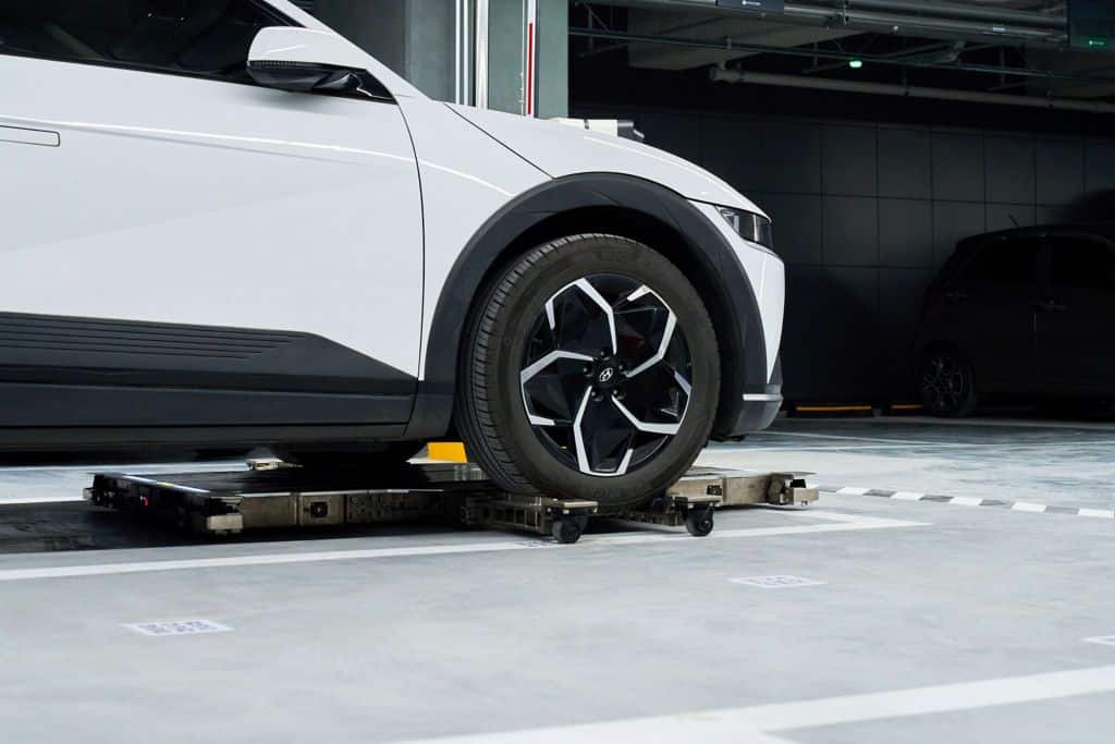 These tiny parking robots just out-parked everyone in the Hyundai office garage