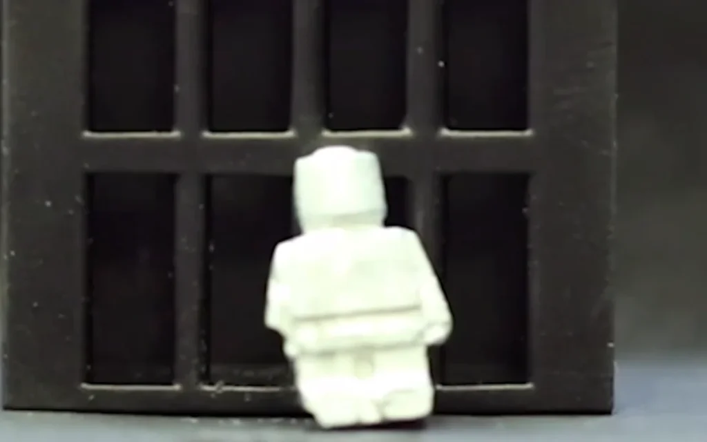 Scientists created a small robot that is able to liquify itself to escape from a cell and the whole thing has serious Terminator 2 vibes