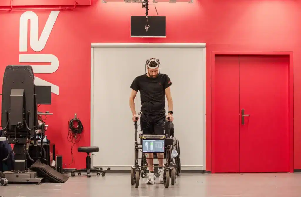 paralyzed-man-walks-again-electronic-brain-implants