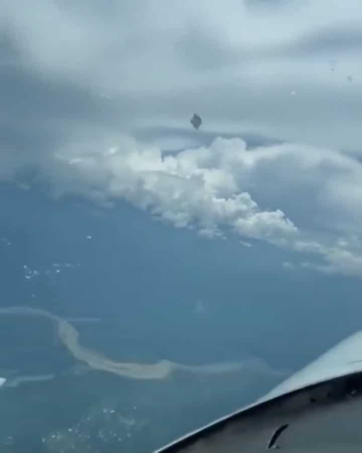 UFO footage unidentified flying object spotted by pilot