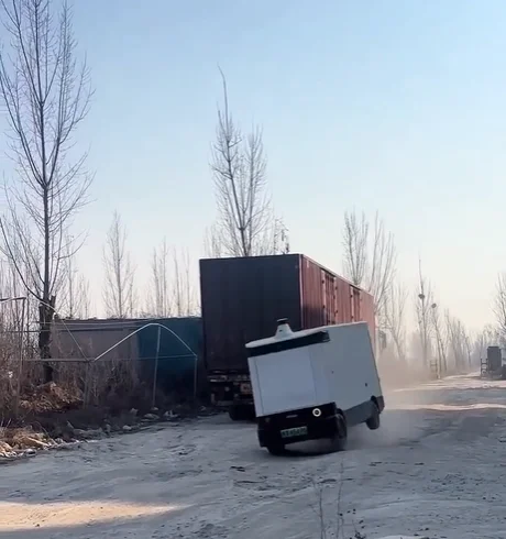 Driverless delivery cars 'from the next century' are causing pure chaos on China's city streets
