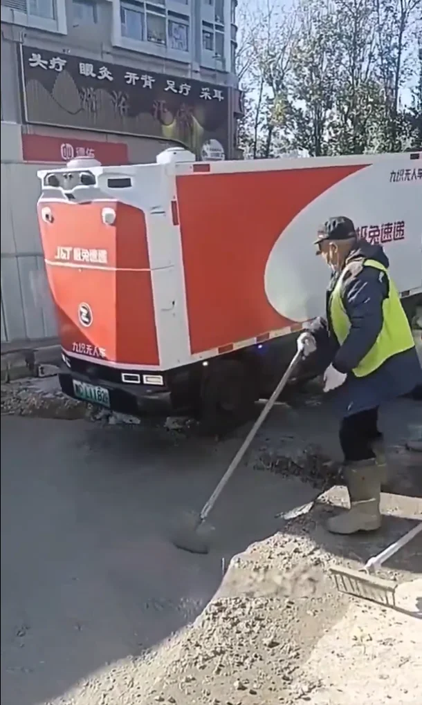 Driverless delivery cars 'from the next century' are causing pure chaos on China's city streets