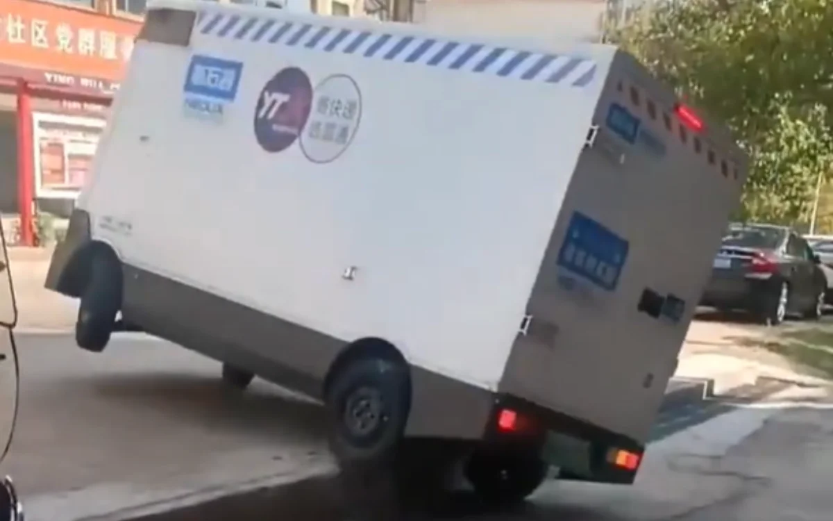 Driverless delivery cars 'from the next century' are causing pure chaos on China's city streets