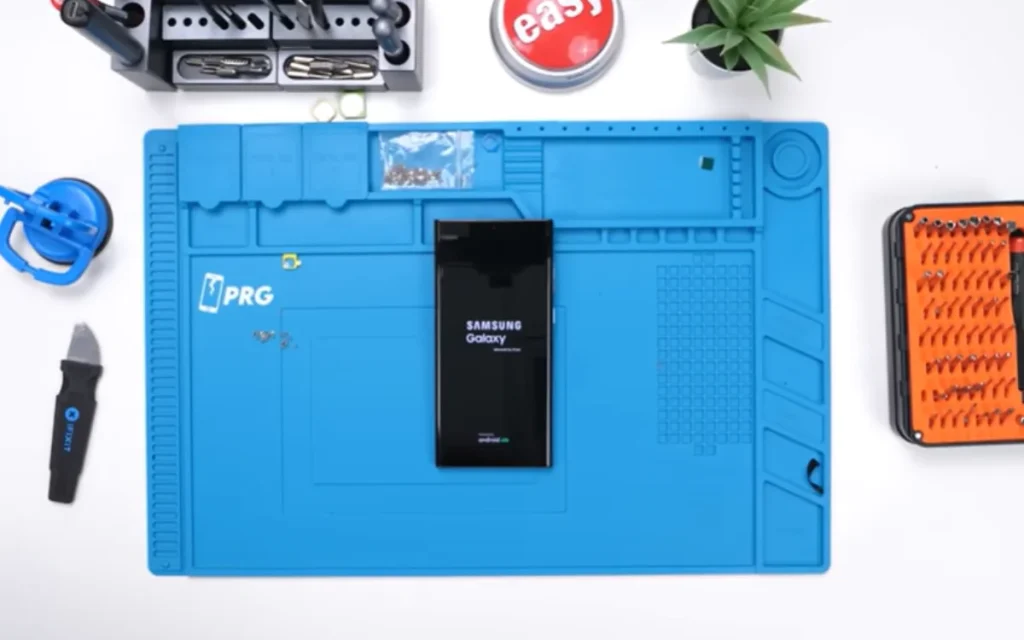 A phone expert tried to build his own Samsung Galaxy S22 Ultra using parts he bought from AliExpress to see if it was cheaper than buying a refurbished one.