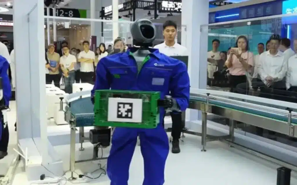 Shanghai Electric's SUYUAN robot worker lifts, sorts, and thinks at 275 trillion ops per second – the ultimate tireless warehouse employee