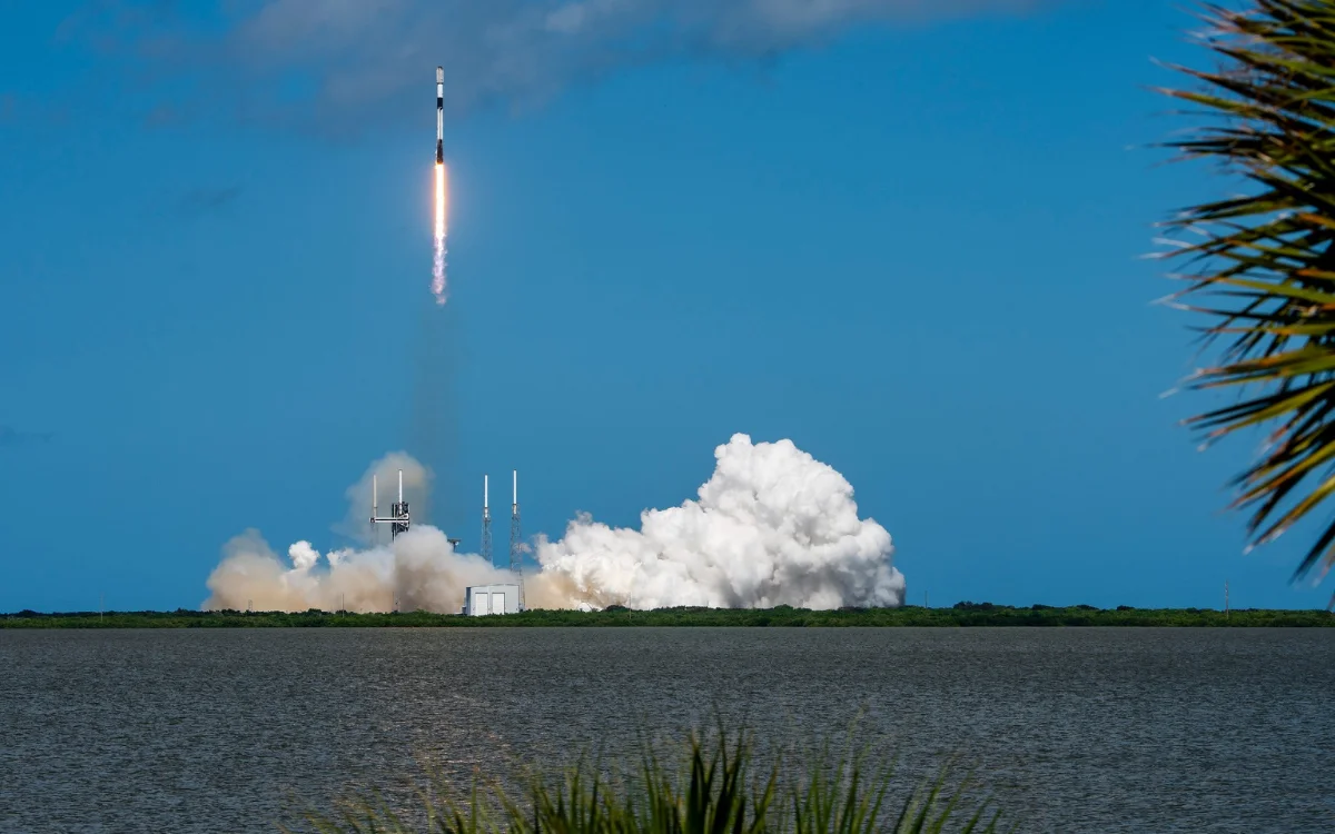 SpaceX quietly launches its 10,000th Starlink satellite, changing how the world connects