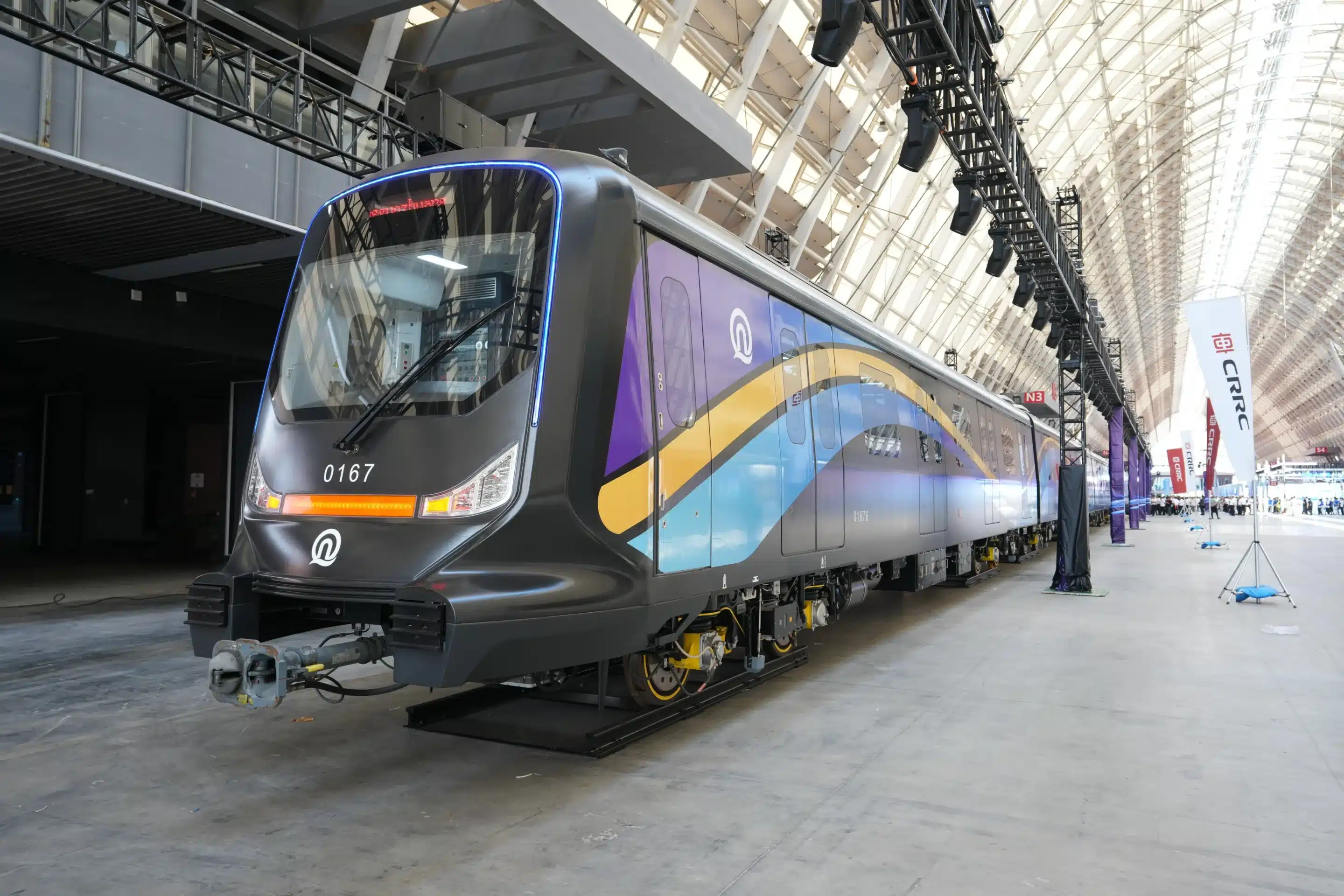 china-unveils-worlds-first-carbon-fiber-passenger-train
